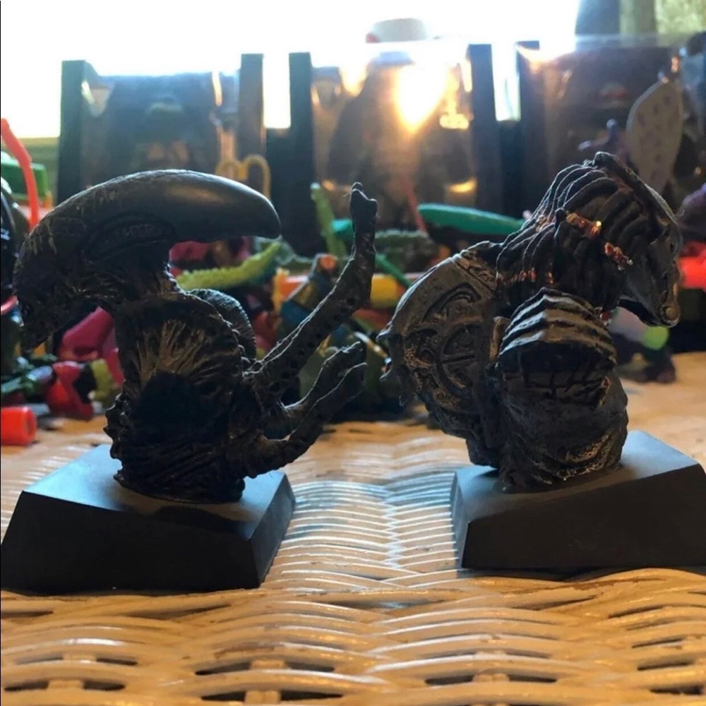 🔥🔥ALIEN VS PREDATOR BUST SOLD